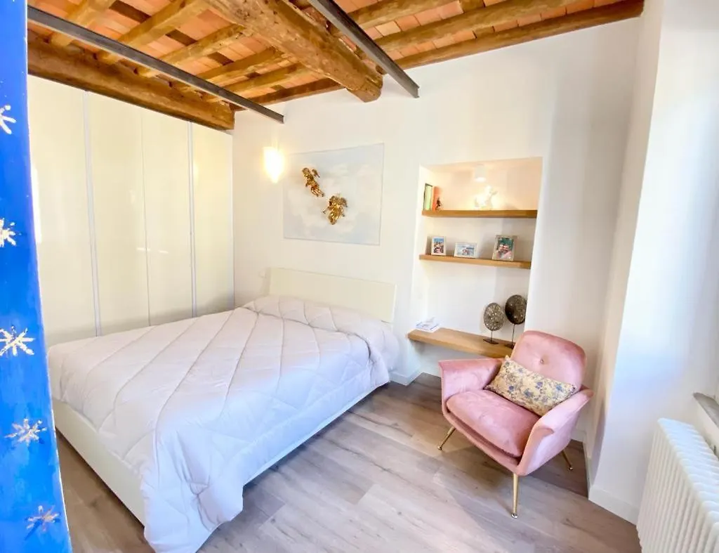 Tuscany Design Apartment Пьетразанта 0*,  Италия